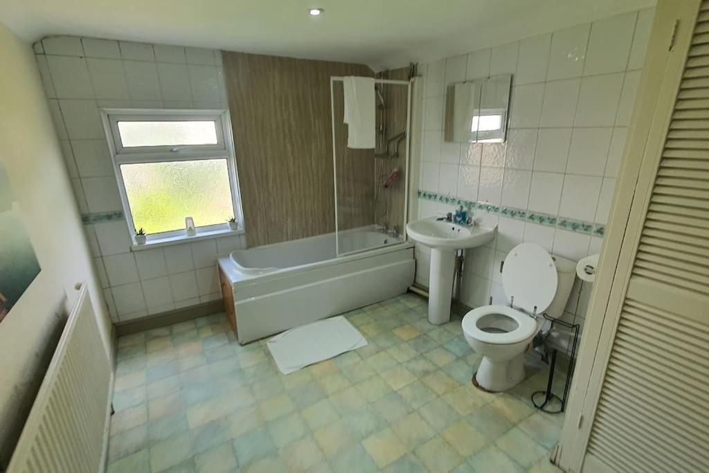 Free Netflix, Large House, Great Price Apartment Кардиф Екстериор снимка